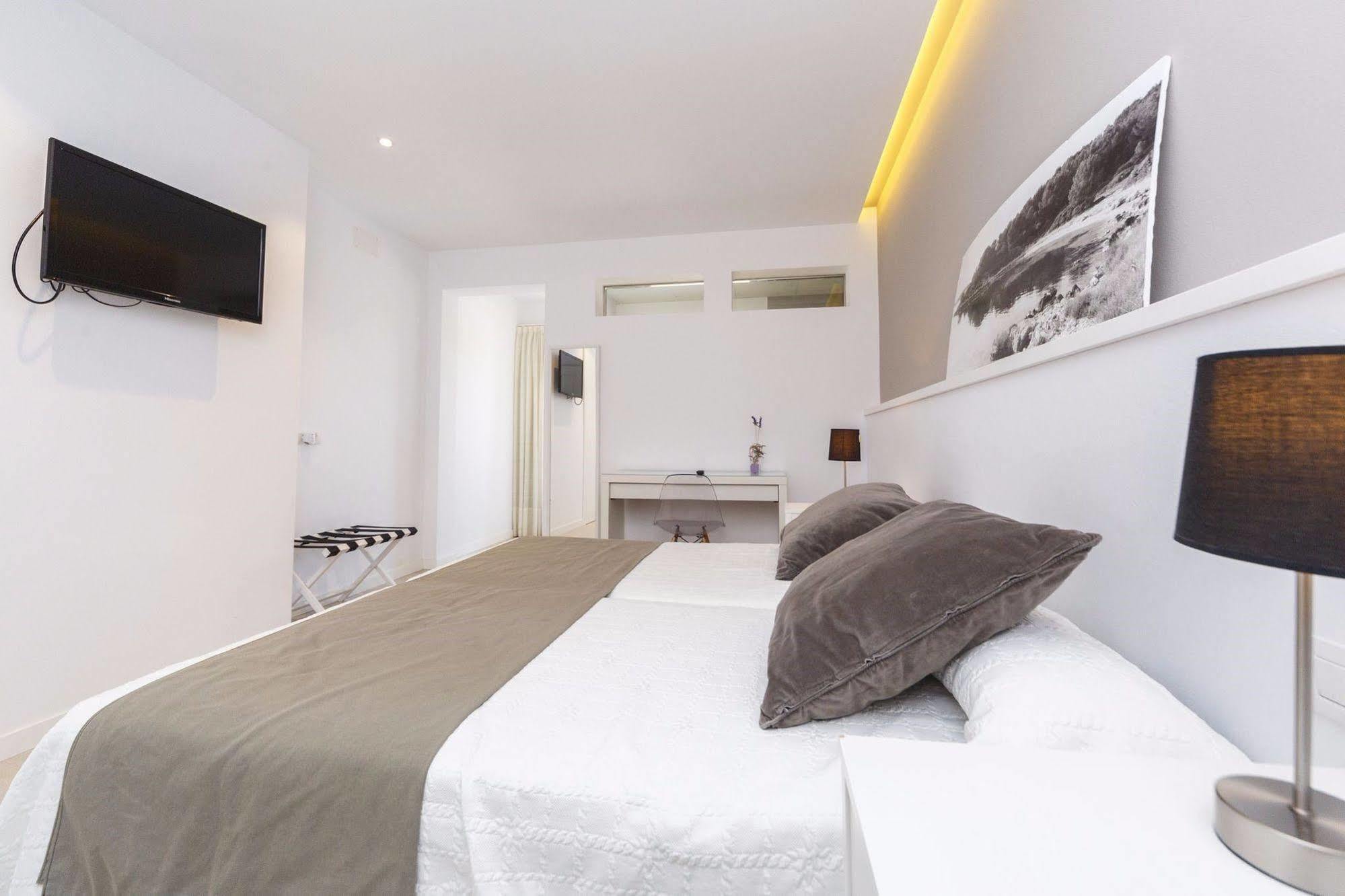 Hostal La Palma Fornells  Exterior photo